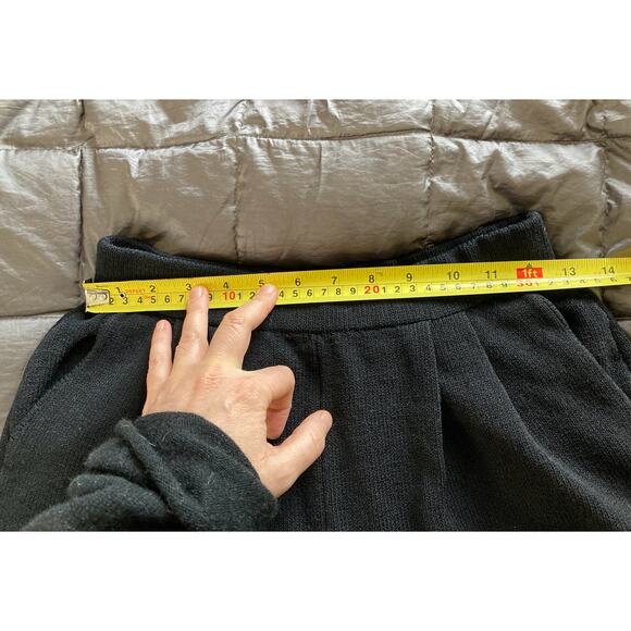 ST JOHN BASICS black pants size 2 pockets cropped 26-28" waist 20" inseam - Picture 9 of 10